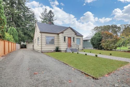 10018 Lexington Ave, Lakewood, WA 98499-1736
