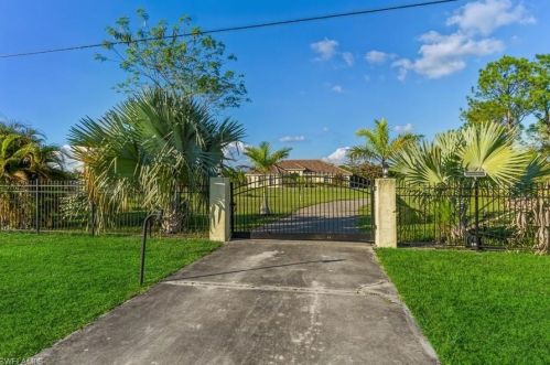 3445 56th Ave, Naples, FL 34120-7444