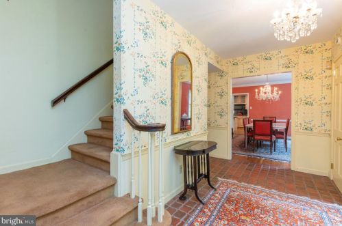 19 Seven Springs Rd, Wayne, PA 19087-2813