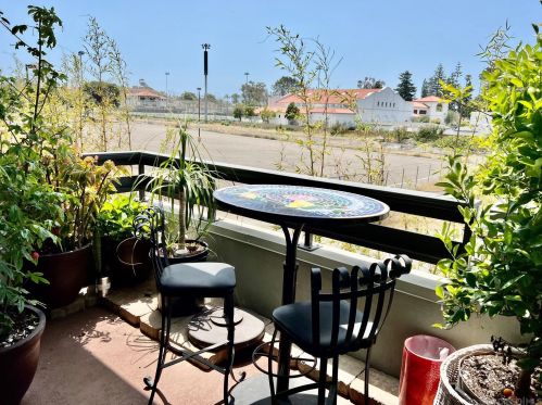 2555 State St, Carlsbad CA  92008-1623 exterior