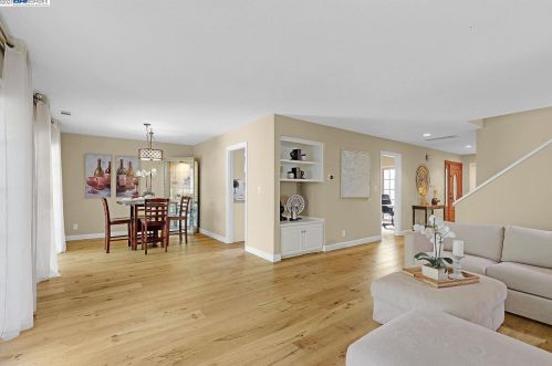 7426 Stonedale Dr, Pleasanton CA  94588-3737 exterior