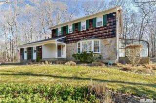 385 Hope Ln, Southold, NY 11971-2507