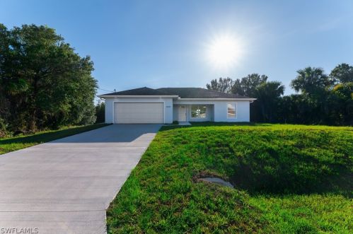 1044 Summa Blvd, Lehigh Acres, FL 33974-5567
