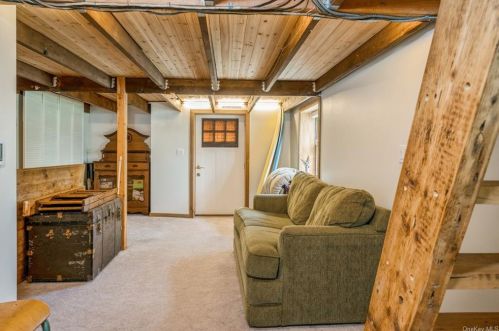 16 Deer Trl, Greenwood Lake NY  10925-4220 exterior