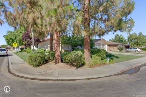 7701 Revelstoke Way, Bakersfield, CA 93309-5315