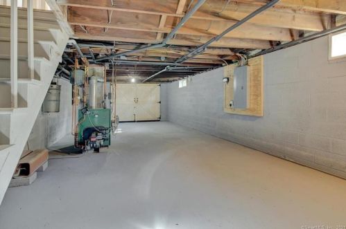 1300 Spindle Hill Rd, Waterbury CT  06716-1223 exterior