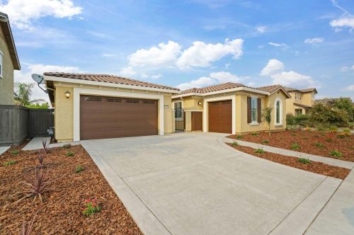 2537 Centennial Dr, Woodland, CA 95776-5442