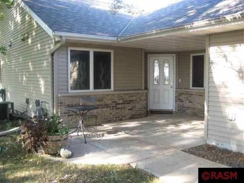 1012 Columbia St, Cleveland, MN 56017-9787
