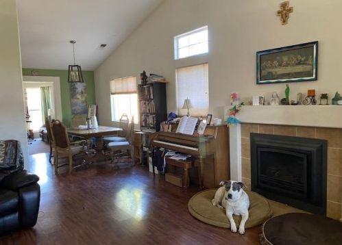 1221 Kimberly Ct, Hollister, CA 95023-2407