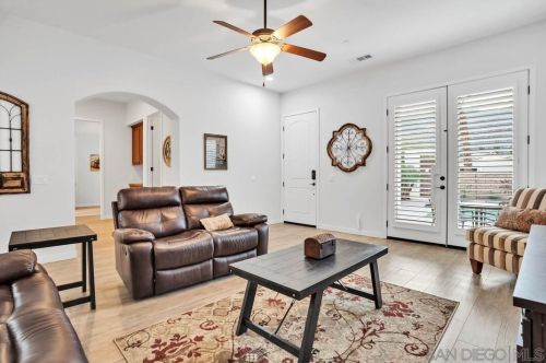 52090 Avenida Mendoza, La Quinta CA  92253-3296 exterior