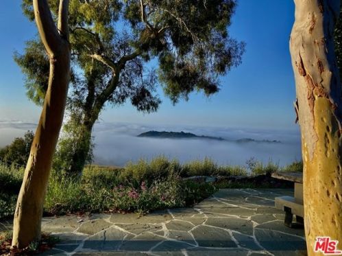 2440 Minard Rd, Topanga CA  90290-3402 exterior