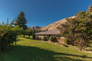 4852 Entiat Riv Rd, Entiat WA  98822-9792 exterior
