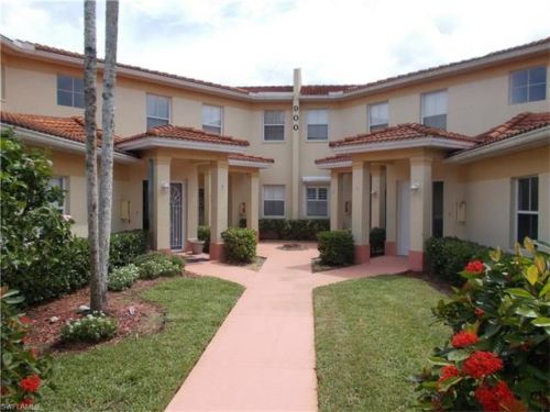 900 Diamond Cir, Naples FL  34110-1390 exterior