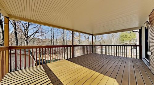 210 Lucille St, Glenshaw PA  15116-2033 exterior