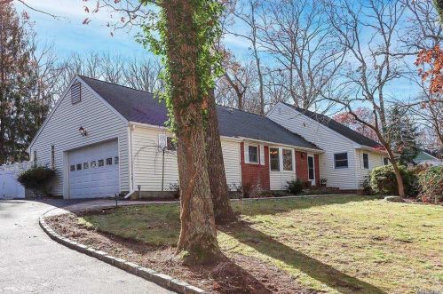 18 Beltane Dr, Huntington Station, NY 11746-7846