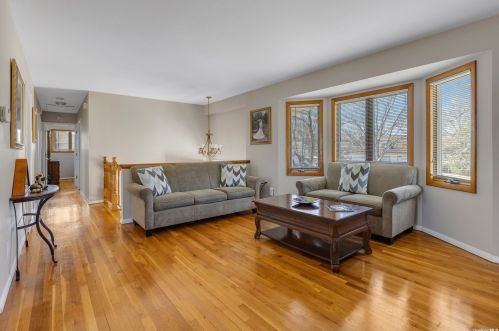 15 Purdy Ave, Elwood NY  11731-4501 exterior