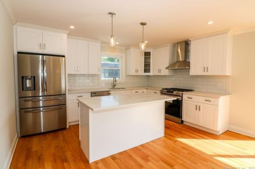 116 Peet St, Bridgeport, CT 06606-3429