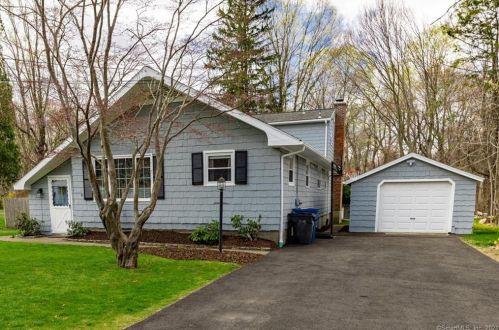 471 Elm St, Upper Stepney, CT 06468-2203