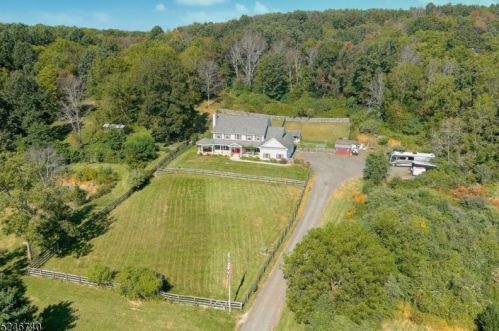 54 Morris Ave, Fredon NJ  07860-4900 exterior