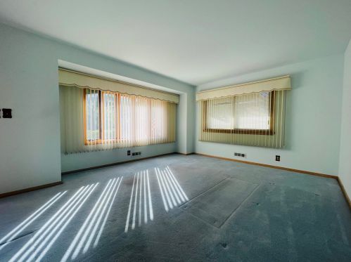 6308 Kinnickinnic River Pkwy, Milwaukee, WI 53219-3013