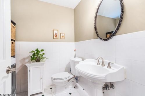 41 Essex Ave, Bernardsville NJ  07924-2235 exterior