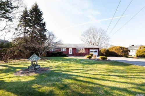 5855 Alvahs Ln, Nassau Point, NY 11935-1245