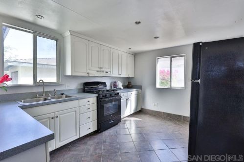 981 Lincoln Ave, El Cajon CA  92020-6426 exterior