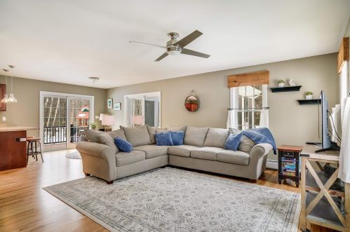 23 Harvey Rd, Deerfield, NH 03037-1203