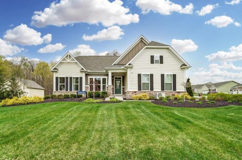 1825 Hazelwood Dr, Pataskala, OH 43062-8074