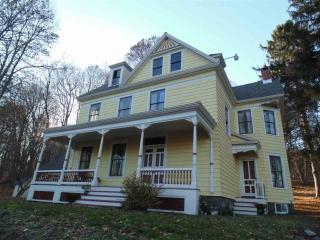 71 Schermerhorn Rd, Schenectady, NY 12306-5201