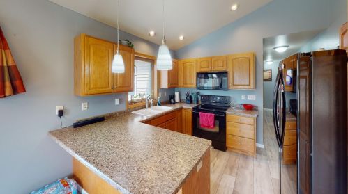 348 Woodridge Pl, Manitowoc WI  54220-7169 exterior