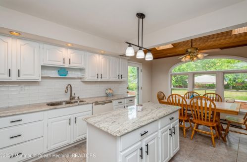 328 Main St, Middletown NJ  07748-5938 exterior