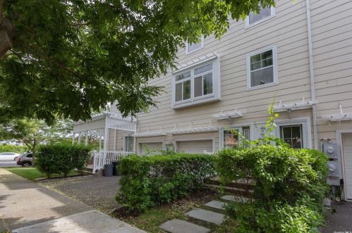 246 Beach 79th St, Far Rockaway, NY 11693-2008