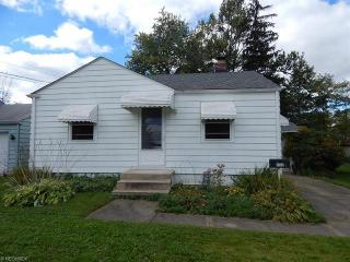 651 Oak St, Medina, OH 44256-2521