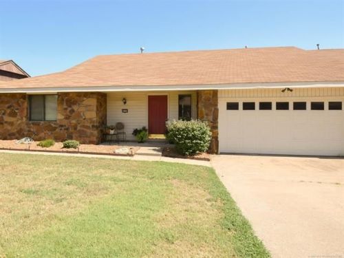 6712 Abbey Rd, Bartlesville, OK 74006-9003