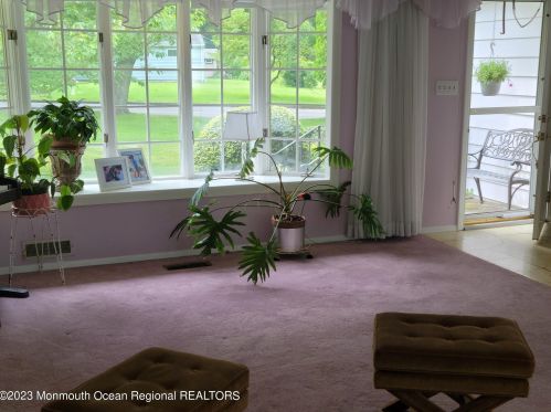 89 Stratford Rd, Tinton Falls, NJ 07724-3163