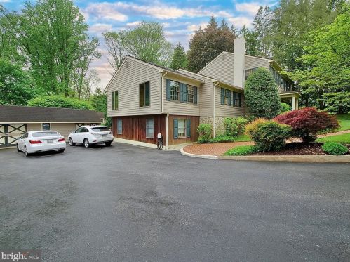 331 Ivy Ln, Glen Mills, PA 19342-1327