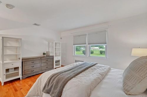 239 Davis Ave, White Plains NY  10605-3213 exterior