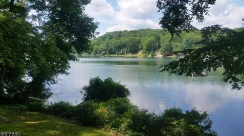 165 Cupsaw Dr, Skyline Lakes NJ  07456-2303 exterior