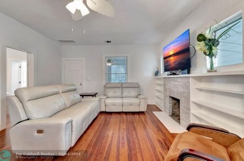 320 4 Ave, Delray Beach FL  33444-2717 exterior