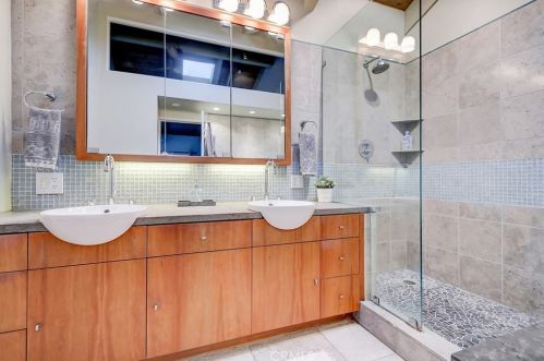220 Beryl St, Redondo Beach CA  90277-2111 exterior
