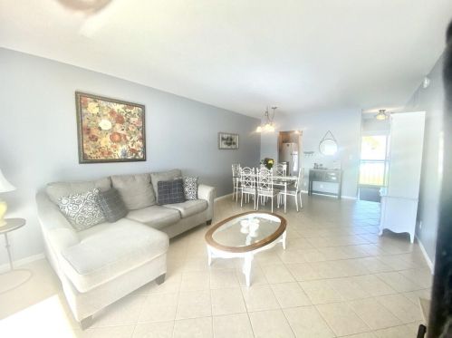 1118 Lake Ter, Boynton Beach, FL 33426-4263