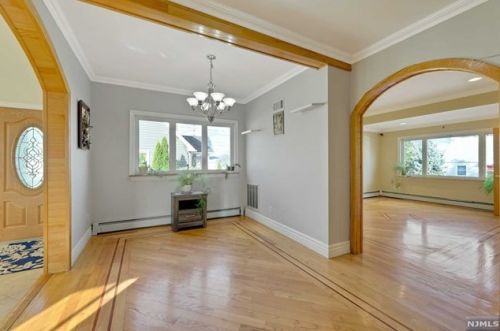 66 Philip Ave, Elmwood Park NJ  07407-2133 exterior