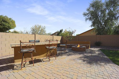 2575 Amber Sun Dr, Phoenix AZ 85085-5076 exterior