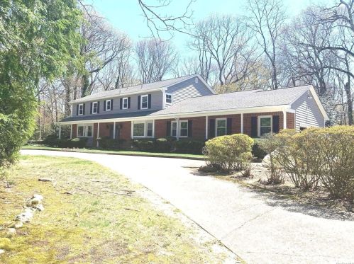 16 Clayton Dr, Huntington Station NY 11746-5503 exterior