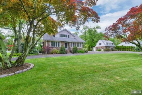 272 Airmont Ave, Mahwah NJ  07430-1536 exterior