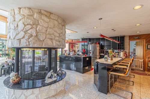 20 Cedar Ln, Babylon NY  11702-3809 exterior