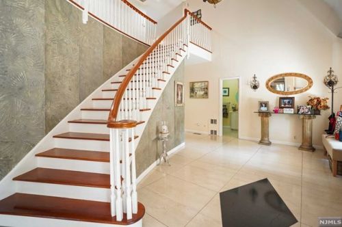 707 Windswept Ln, Franklin Lakes, NJ 07417-1431