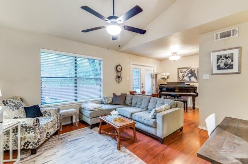 5714 Cedar Creek Dr, Fort Worth, TX 76109-5771