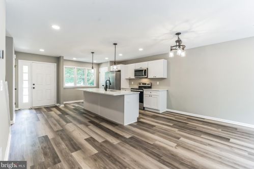 4304 Fox Pointe Ct, Glen Mills, PA 19342-8144